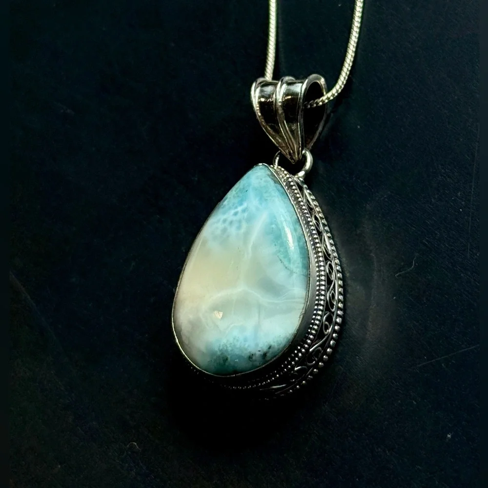 925 Sterling Silver Caribbean Blue Larimar Pendant - Picture 8 of 10